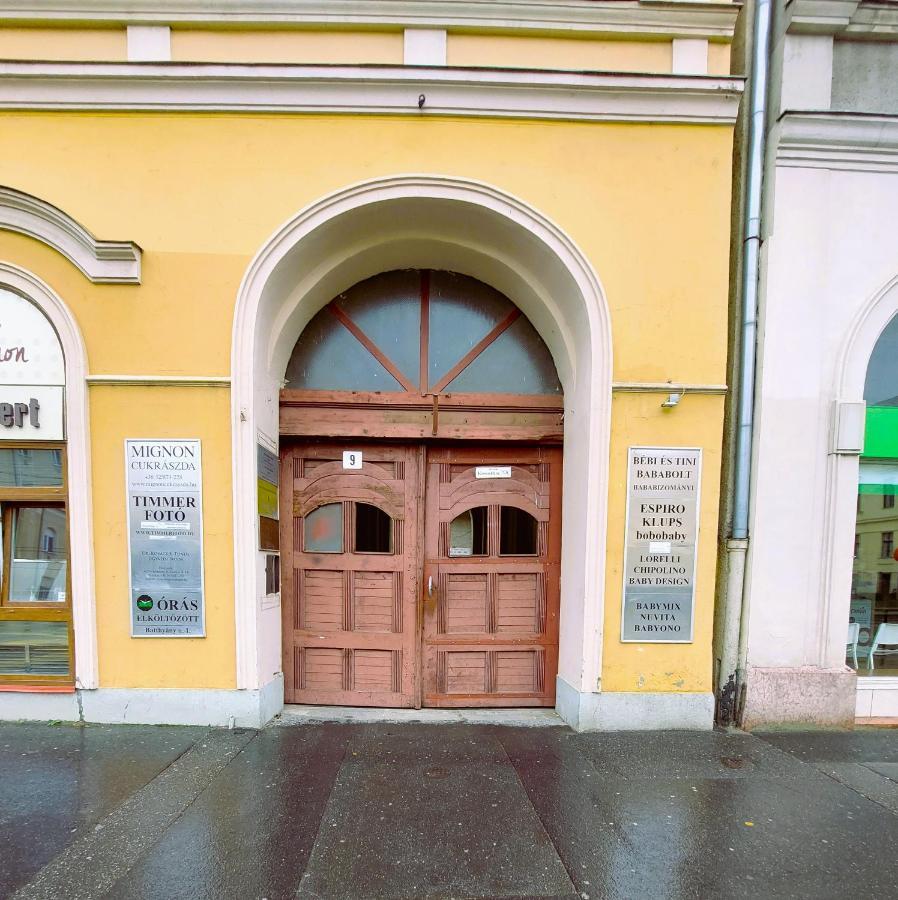 Central Gallery Apartment Дебрецен Экстерьер фото